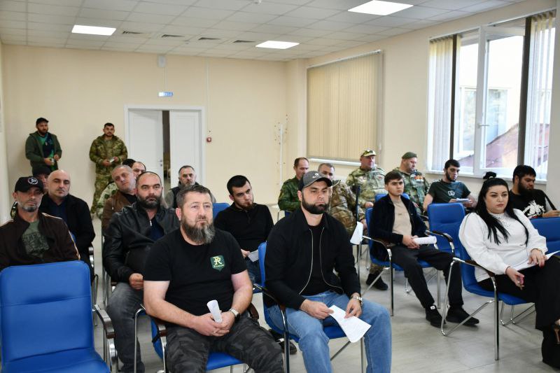 Полицейские Кабардино-Балкарии провели рабочую встречу с представителями филиала Государственного фонда «Защитники Отечества» Полицейские Кабардино-Балкарии провели рабочую встречу с представителями филиала Государственного фонда «Защитники Отечества»