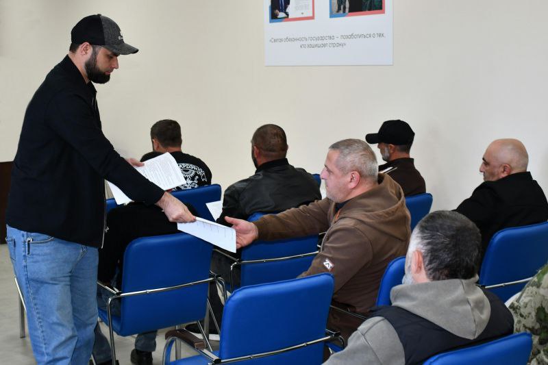 Полицейские Кабардино-Балкарии провели рабочую встречу с представителями филиала Государственного фонда «Защитники Отечества» Полицейские Кабардино-Балкарии провели рабочую встречу с представителями филиала Государственного фонда «Защитники Отечества»