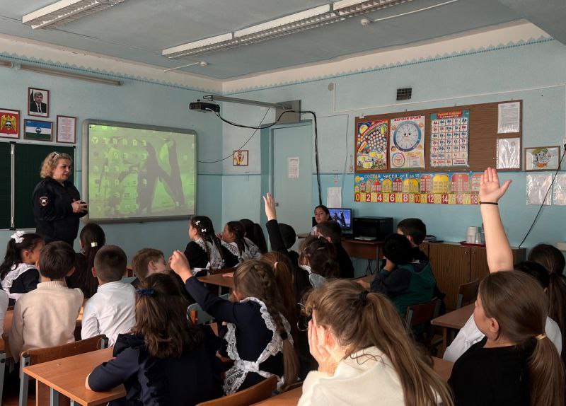 Более трехсот школьников Кабардино-Балкарии стали участниками комплексного мероприятия «Безопасность в осенне-зимний период» Более трехсот школьников Кабардино-Балкарии стали участниками комплексного мероприятия «Безопасность в осенне-зимний период»