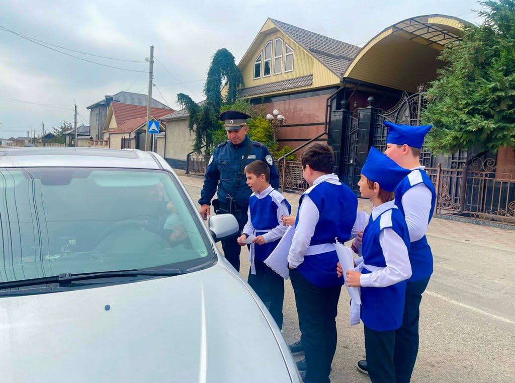 Юные инспекторы движения призвали жителей Кабардино-Балкарии соблюдать ПДД ради сохранения жизни Юные инспекторы движения призвали жителей Кабардино-Балкарии соблюдать ПДД ради сохранения жизни