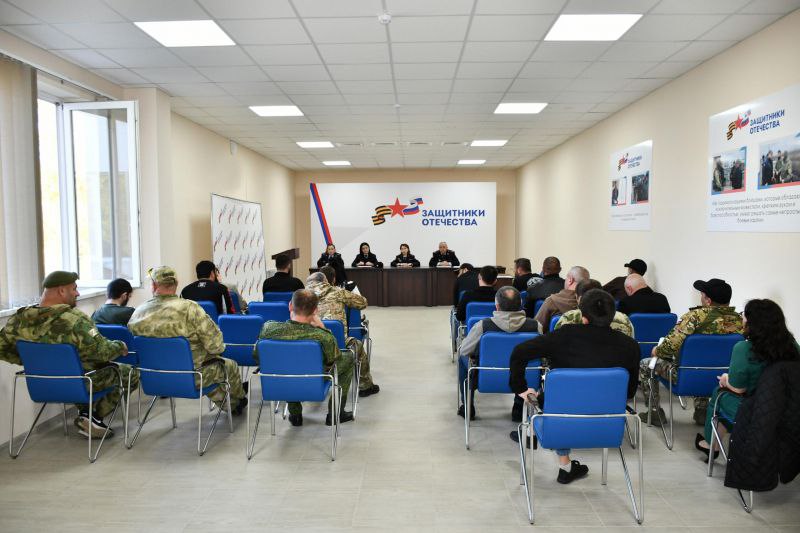 Полицейские Кабардино-Балкарии провели рабочую встречу с представителями филиала Государственного фонда «Защитники Отечества» Полицейские Кабардино-Балкарии провели рабочую встречу с представителями филиала Государственного фонда «Защитники Отечества»