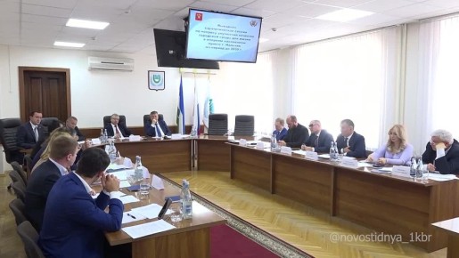 Стратегическая сессия по вопросу улучшения качества среды для жизни в опорных пунктах на период до 2030 года прошла сегодня под руководством Председателя Правительства КБР Алия Мусукова в Нальчике