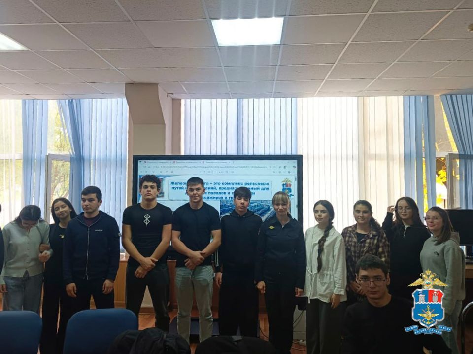 Транспортные полицейские Нальчика обсудили со студентами профилактику экстремизма