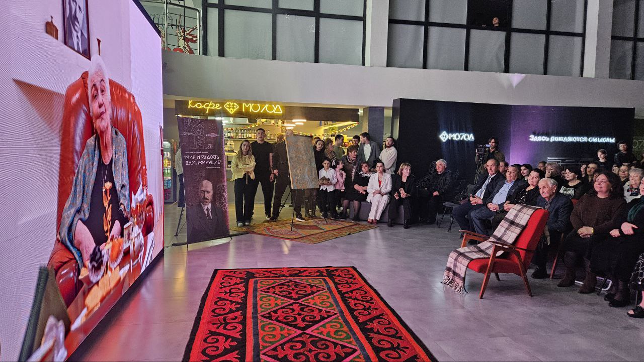 В Нальчике отметили день рождения Кайсына Кулиева В Нальчике отметили день рождения Кайсына Кулиева