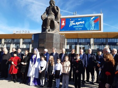 Сегодня в Кабардино- Балкарии проходят памятные торжества, посвященные дню рождения великого балкарского поэта Кайсына Кулиева