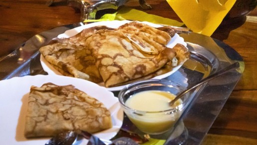 Эта закуска из блинчиков первой улетит со стола: для начинки нужны всего четыре продукта