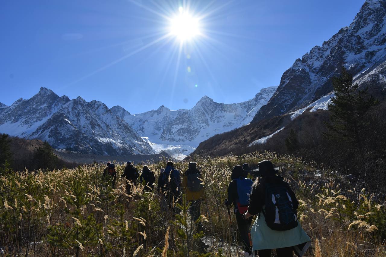 Поход к леднику Шаурту. В рамках молодёжного образовательного проекта "Школа туризма и краеведения" состоялся краеведческий внедорожный выезд в верховья Чегемского ущелья, а также поход к одному из истоков реки Чегем -... Поход к леднику Шаурту. В рамках молодёжного образовательного проекта "Школа туризма и краеведения" состоялся краеведческий внедорожный выезд в верховья Чегемского ущелья, а также поход к одному из истоков реки Чегем -...