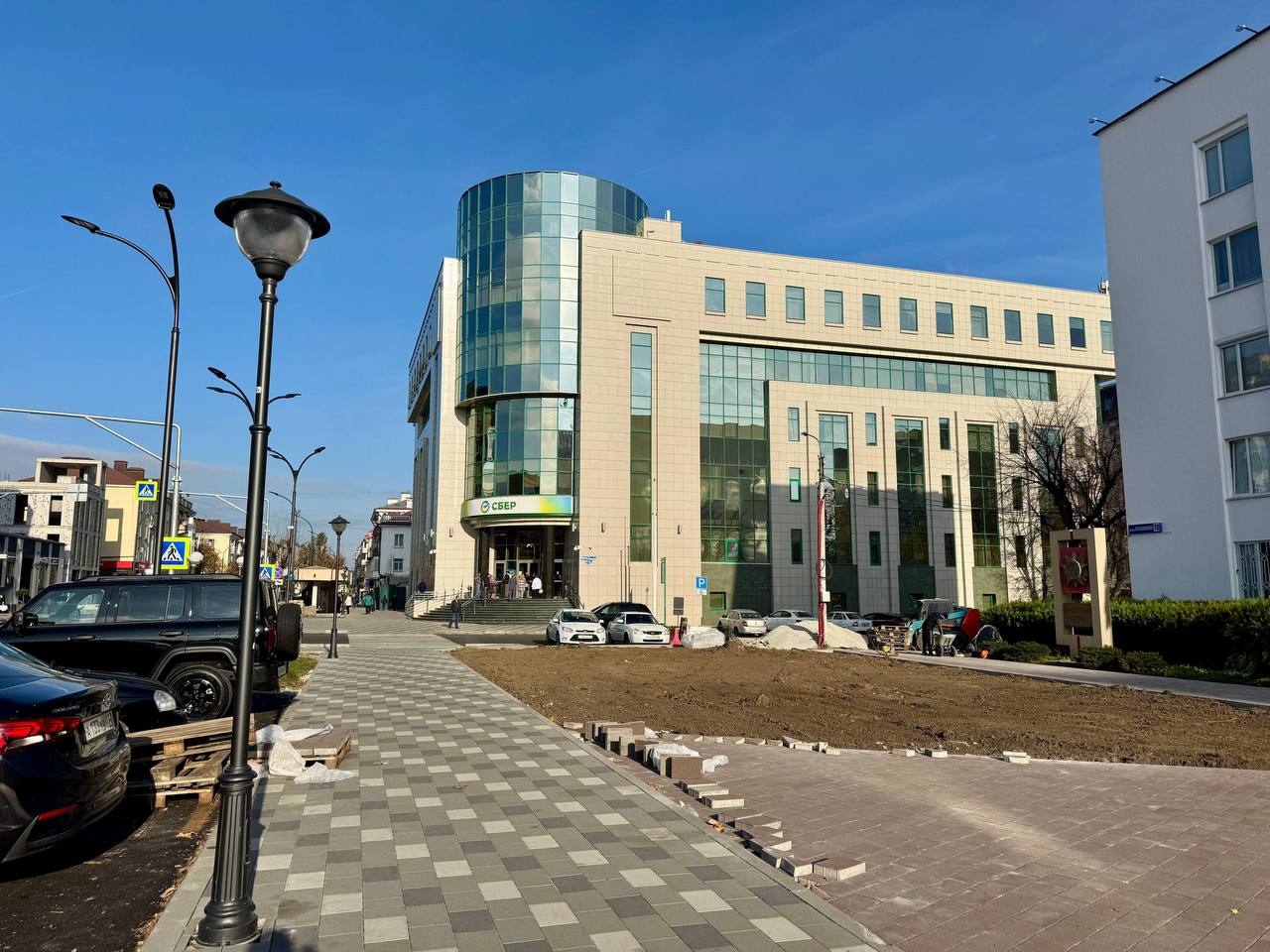 Казбек Коков осмотрел дорожные объекты Нальчика