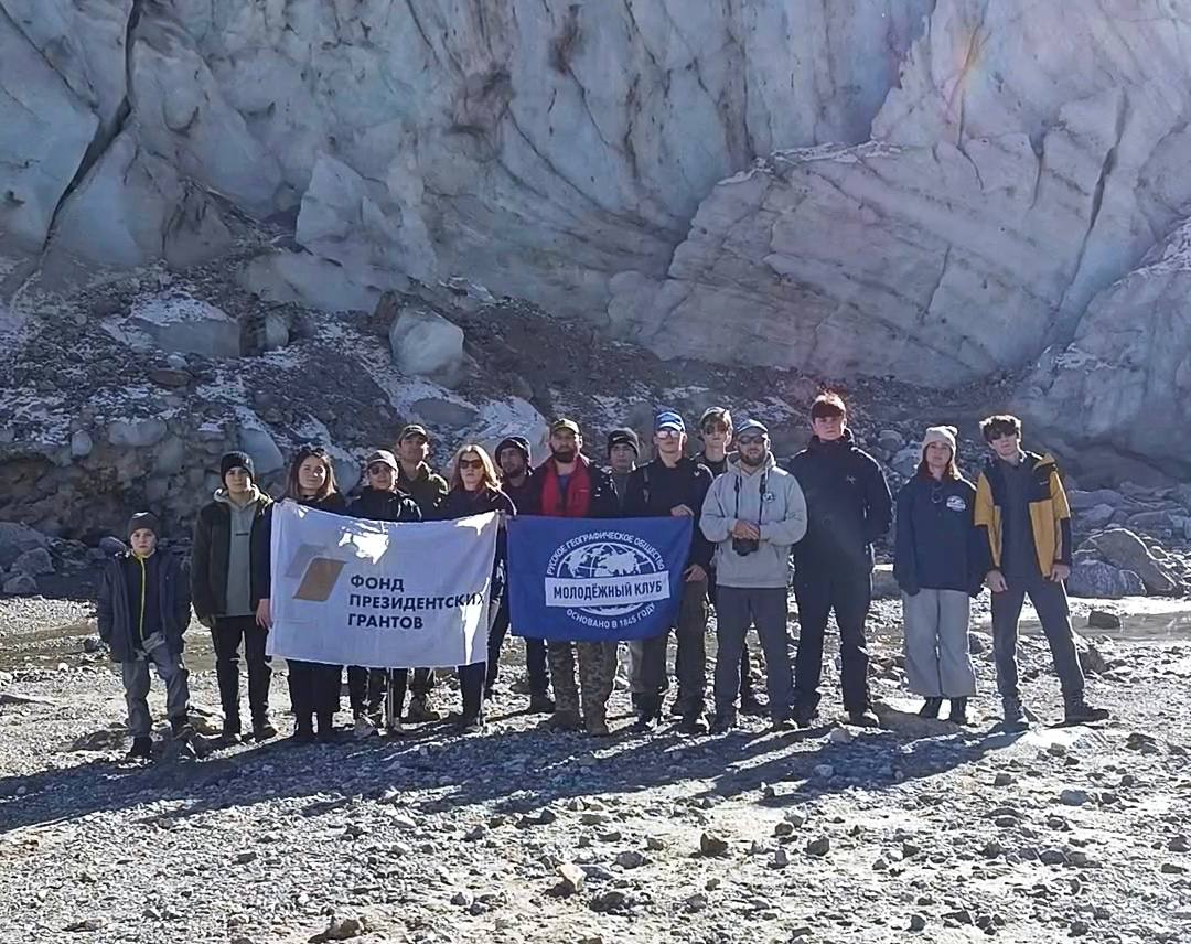 Поход к леднику Шаурту. В рамках молодёжного образовательного проекта "Школа туризма и краеведения" состоялся краеведческий внедорожный выезд в верховья Чегемского ущелья, а также поход к одному из истоков реки Чегем -...