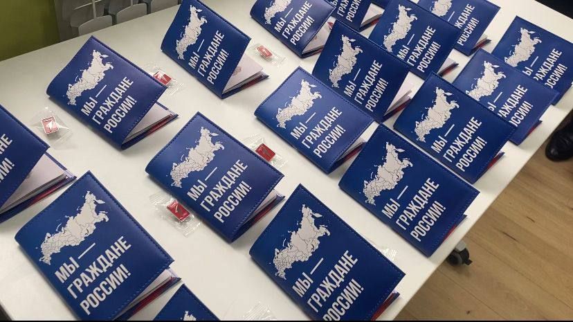 Руководитель Урванского межрайонного следственного отдела принял участие в торжественной церемонии вручения паспортов юным гражданам России Руководитель Урванского межрайонного следственного отдела принял участие в торжественной церемонии вручения паспортов юным гражданам России