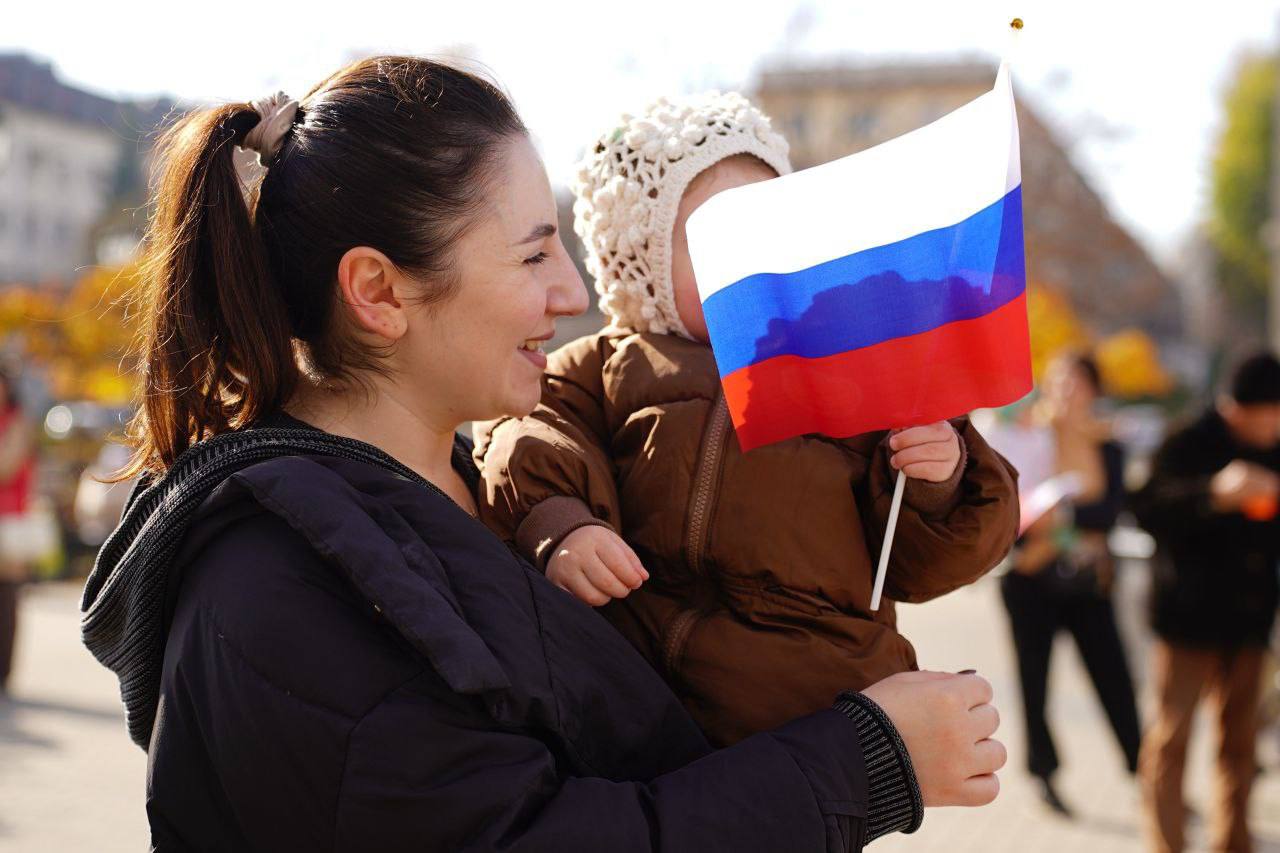 Мы едины, мы непобедимы!. Сегодня, в День народного единства, у Дома молодёжи КБР состоялся масштабный патриотический концерт «Мы едины, мы непобедимы!» Мы едины, мы непобедимы!. Сегодня, в День народного единства, у Дома молодёжи КБР состоялся масштабный патриотический концерт «Мы едины, мы непобедимы!»