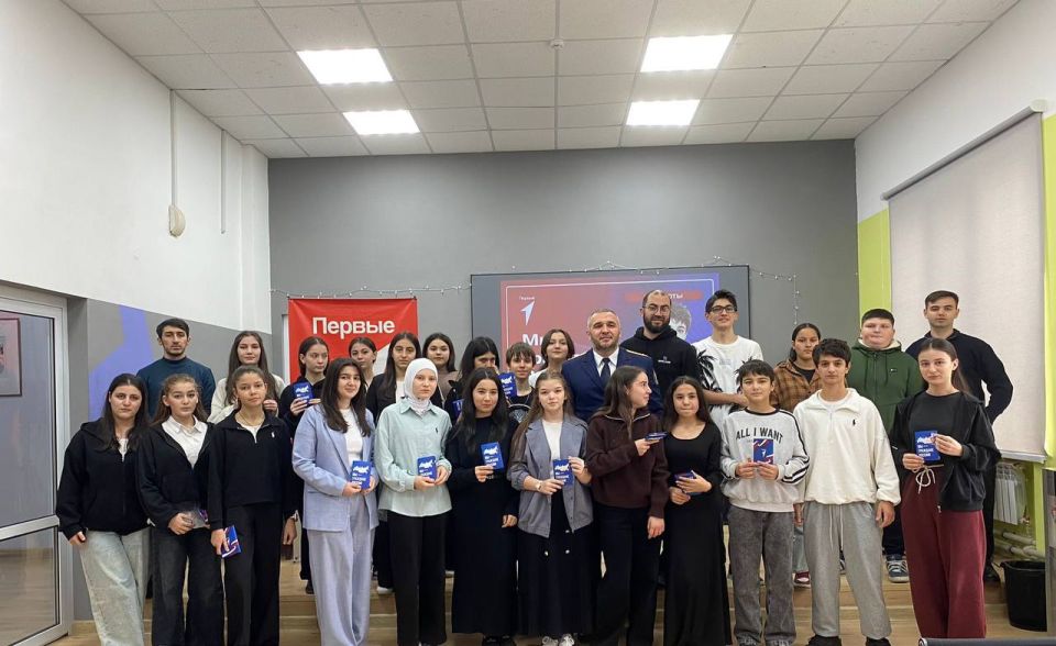 Руководитель Урванского межрайонного следственного отдела принял участие в торжественной церемонии вручения паспортов юным гражданам России Руководитель Урванского межрайонного следственного отдела принял участие в торжественной церемонии вручения паспортов юным гражданам России