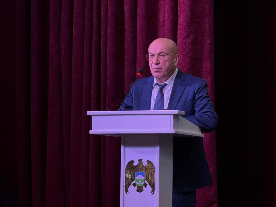 Владимир Мединский, Юрий Чайка, Казбек Коков и Юрий Альтудов поприветствовали участников форума Владимир Мединский, Юрий Чайка, Казбек Коков и Юрий Альтудов поприветствовали участников форума