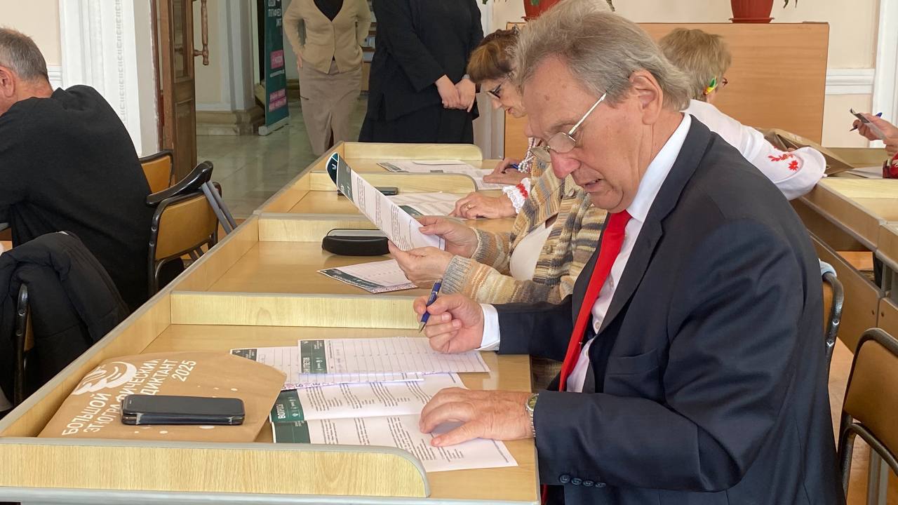 Прямо сейчас в Национальной библиотеке в Нальчике пишут «Большой этнографический диктант» Прямо сейчас в Национальной библиотеке в Нальчике пишут «Большой этнографический диктант»