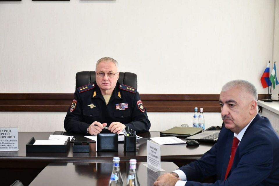 Начальник ГУ МВД России по СКФО Сергей Бачурин провёл в МВД по Кабардино-Балкарской Республике личный приём граждан Начальник ГУ МВД России по СКФО Сергей Бачурин провёл в МВД по Кабардино-Балкарской Республике личный приём граждан