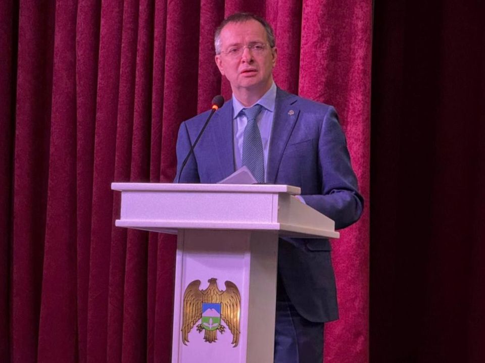 Владимир Мединский, Юрий Чайка, Казбек Коков и Юрий Альтудов поприветствовали участников форума Владимир Мединский, Юрий Чайка, Казбек Коков и Юрий Альтудов поприветствовали участников форума