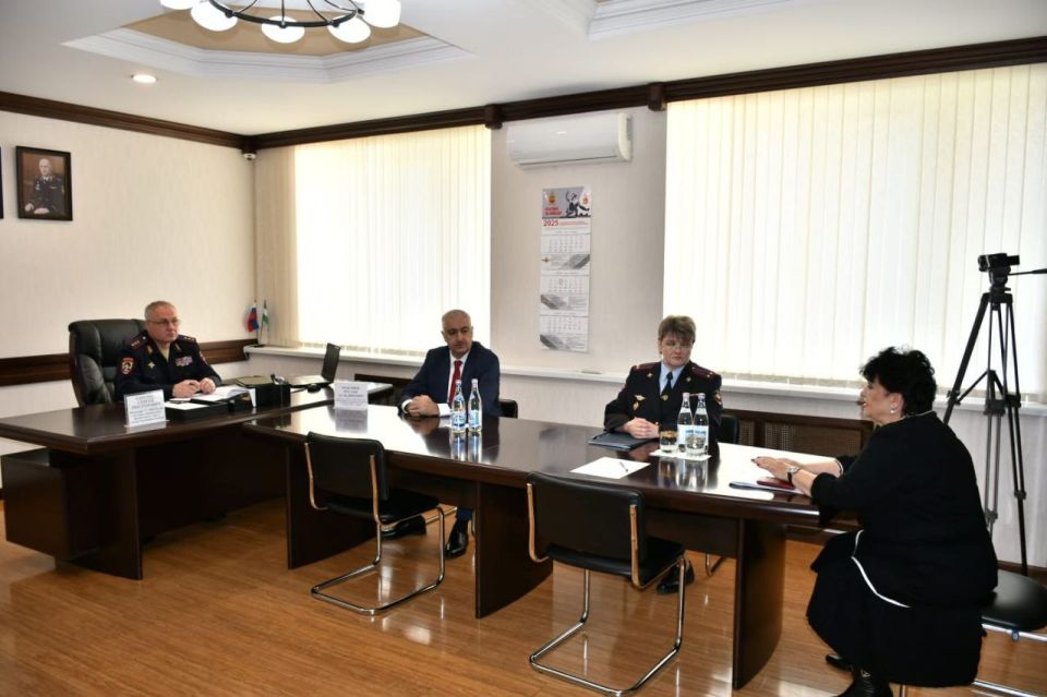 Начальник ГУ МВД России по СКФО Сергей Бачурин провёл в МВД по Кабардино-Балкарской Республике личный приём граждан Начальник ГУ МВД России по СКФО Сергей Бачурин провёл в МВД по Кабардино-Балкарской Республике личный приём граждан