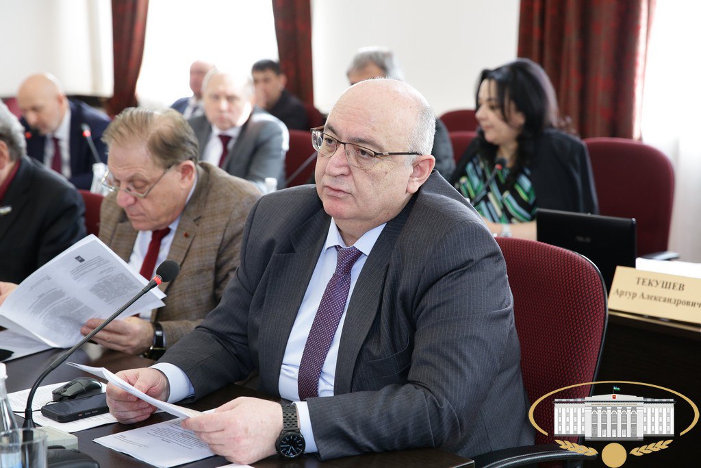 В ходе очередного заседания президиума законодательного органа республики под председательством руководителя Парламента КБР Татьяны Егоровой обсуждено около двух десятков вопросов В ходе очередного заседания президиума законодательного органа республики под председательством руководителя Парламента КБР Татьяны Егоровой обсуждено около двух десятков вопросов