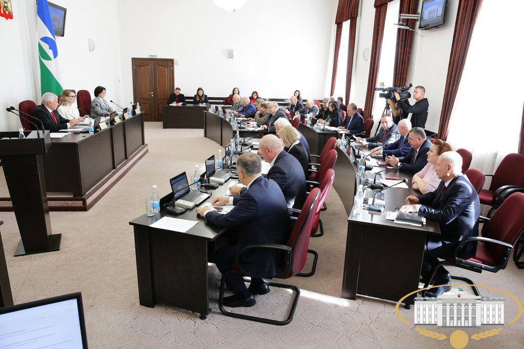 В ходе очередного заседания президиума законодательного органа республики под председательством руководителя Парламента КБР Татьяны Егоровой обсуждено около двух десятков вопросов В ходе очередного заседания президиума законодательного органа республики под председательством руководителя Парламента КБР Татьяны Егоровой обсуждено около двух десятков вопросов