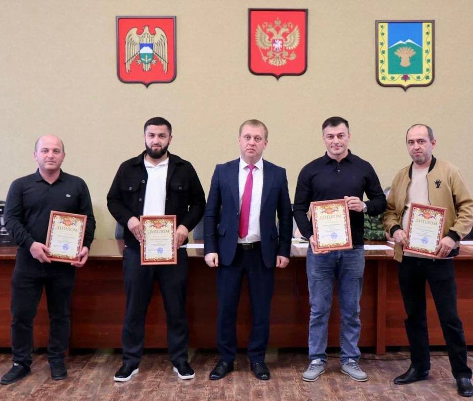 В Тырныаузе ремонтируют спорткомплекс