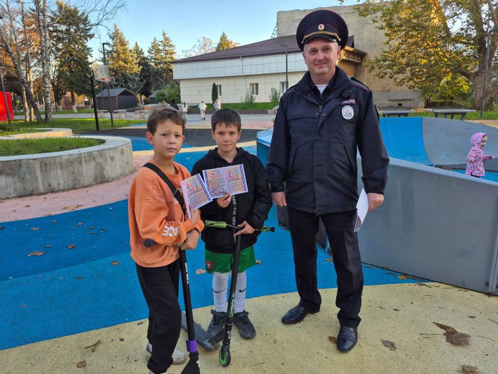 На детских спортивных площадках Кабардино-Балкарии состоялись практикумы по ПДД для юных пешеходов и велосипедистов На детских спортивных площадках Кабардино-Балкарии состоялись практикумы по ПДД для юных пешеходов и велосипедистов