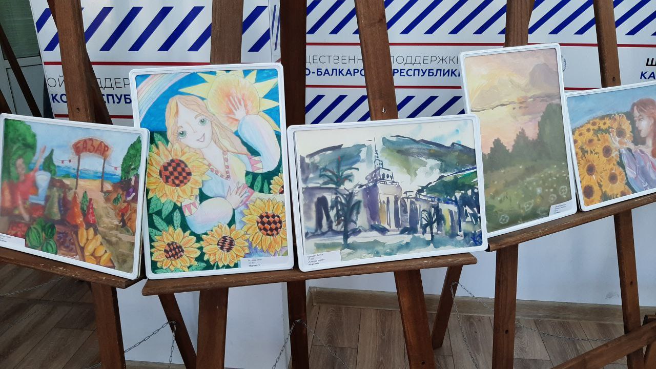 В штабе общественной поддержки "Единой России" проходят сразу два события: открытие выставки рисунков "Дружба народов – основа единства" и старт шахматного турнира В штабе общественной поддержки "Единой России" проходят сразу два события: открытие выставки рисунков "Дружба народов – основа единства" и старт шахматного турнира