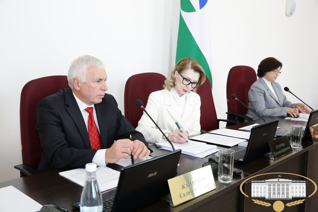 В ходе очередного заседания президиума законодательного органа республики под председательством руководителя Парламента КБР Татьяны Егоровой обсуждено около двух десятков вопросов