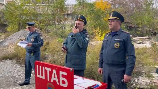 Сотрудники МЧС России отработали навыки тушения пожара в многоэтажке