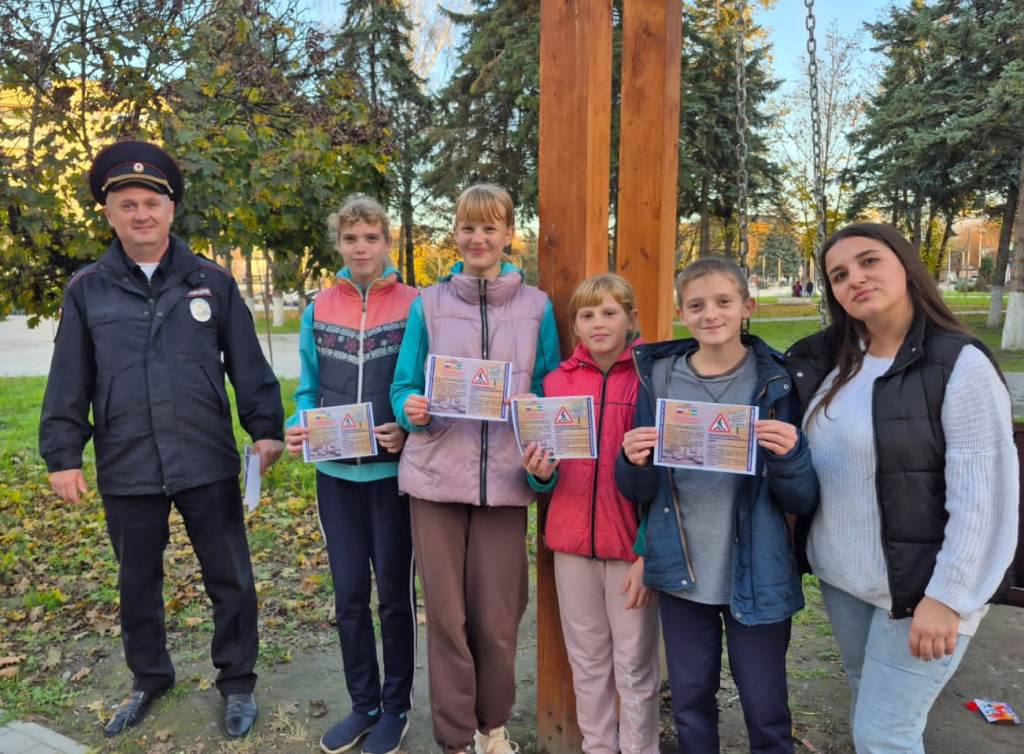 На детских спортивных площадках Кабардино-Балкарии состоялись практикумы по ПДД для юных пешеходов и велосипедистов На детских спортивных площадках Кабардино-Балкарии состоялись практикумы по ПДД для юных пешеходов и велосипедистов