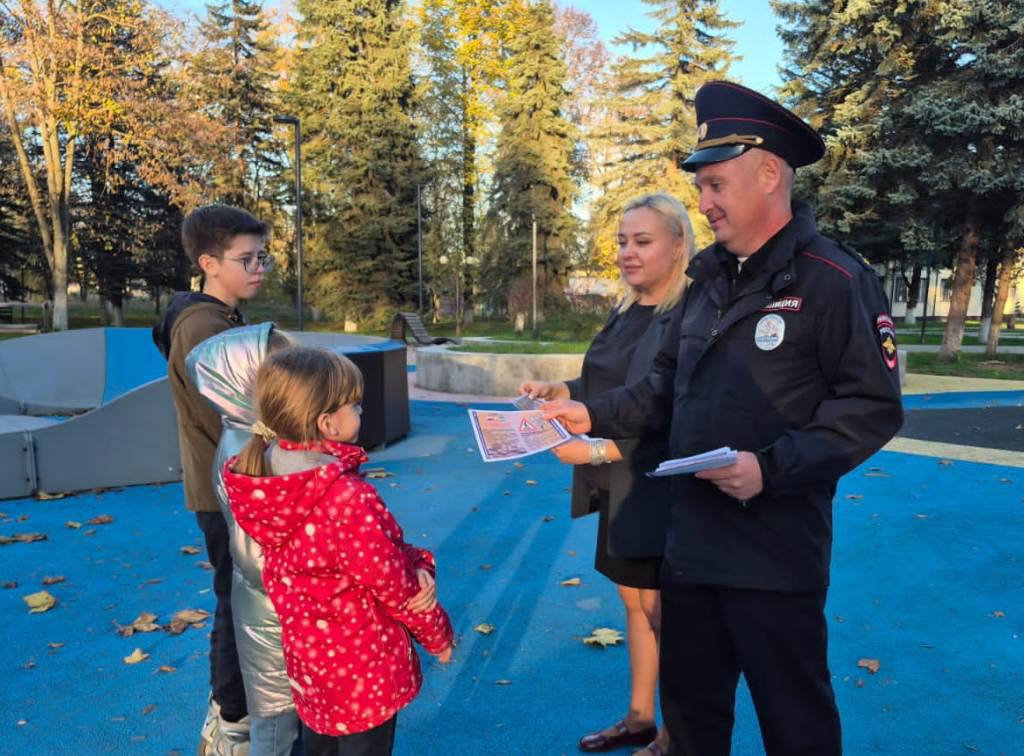 На детских спортивных площадках Кабардино-Балкарии состоялись практикумы по ПДД для юных пешеходов и велосипедистов На детских спортивных площадках Кабардино-Балкарии состоялись практикумы по ПДД для юных пешеходов и велосипедистов