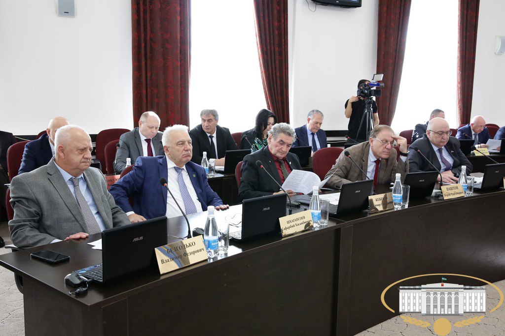 В ходе очередного заседания президиума законодательного органа республики под председательством руководителя Парламента КБР Татьяны Егоровой обсуждено около двух десятков вопросов В ходе очередного заседания президиума законодательного органа республики под председательством руководителя Парламента КБР Татьяны Егоровой обсуждено около двух десятков вопросов