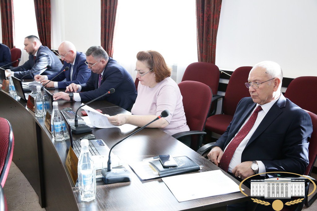 В ходе очередного заседания президиума законодательного органа республики под председательством руководителя Парламента КБР Татьяны Егоровой обсуждено около двух десятков вопросов В ходе очередного заседания президиума законодательного органа республики под председательством руководителя Парламента КБР Татьяны Егоровой обсуждено около двух десятков вопросов