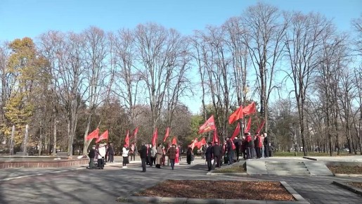 Сегодня на площади Согласия собрались те, для кого седьмое ноября – не просто дата в календаре