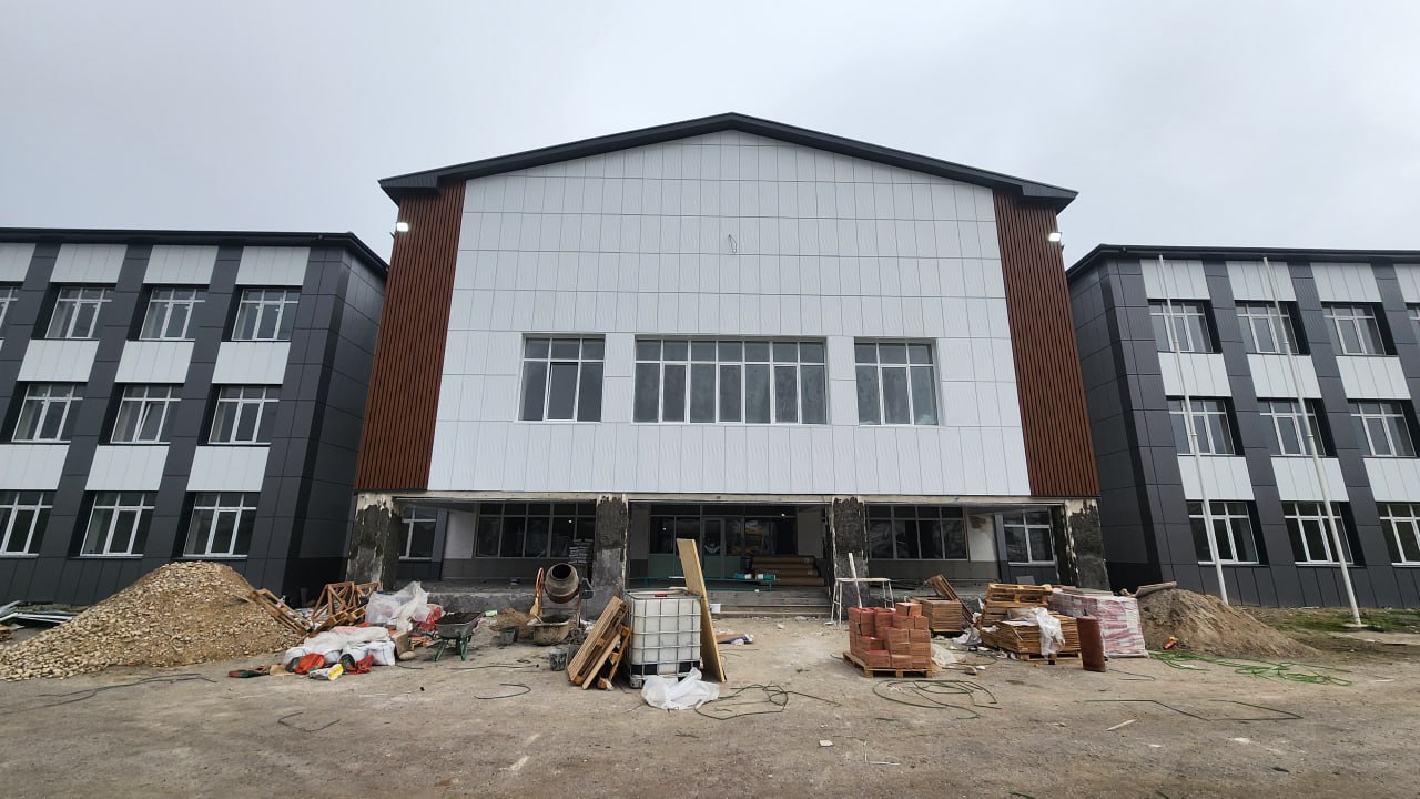 Комфортные условия. В рамках национального проекта «Молодежь и дети» ведётся капитальный ремонт здания средней школы №9 г.о. Баксан, сообщает пресс-служба местной администрации