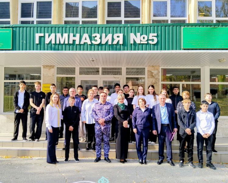 Полицейские и ветераны Эльбрусского района приняли участие в памятном мероприятии Полицейские и ветераны Эльбрусского района приняли участие в памятном мероприятии