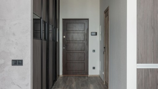 Соседка подала в суд: как новая дверь нарушила спокойствие в многоквартирном доме