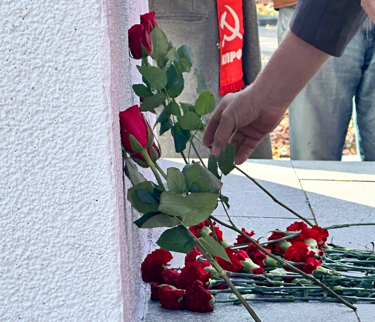 Коммунисты Нальчика отметили годовщину Октябрьской революции Коммунисты Нальчика отметили годовщину Октябрьской революции