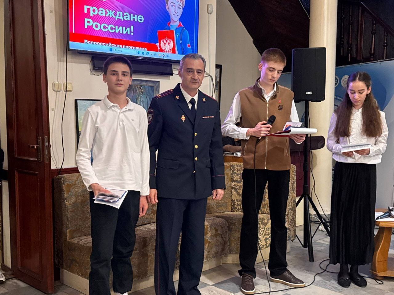В Нальчике 50 юных горожан получили свои первые паспорта в рамках акции «Мы - граждане России» В Нальчике 50 юных горожан получили свои первые паспорта в рамках акции «Мы - граждане России»