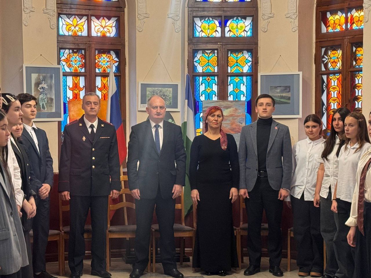 В Нальчике 50 юных горожан получили свои первые паспорта в рамках акции «Мы - граждане России» В Нальчике 50 юных горожан получили свои первые паспорта в рамках акции «Мы - граждане России»