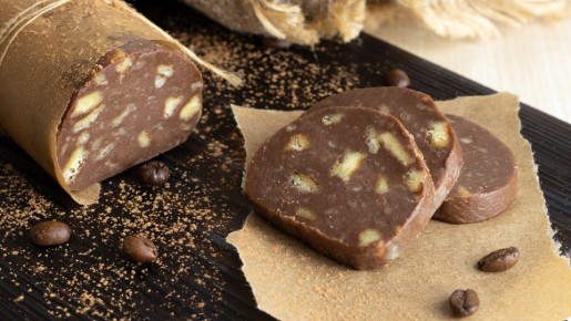 Такую шоколадную колбасу обожали все советские дети: порадуйте близких вкусным десертом