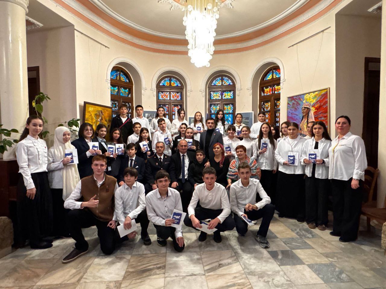 В Нальчике 50 юных горожан получили свои первые паспорта в рамках акции «Мы - граждане России» В Нальчике 50 юных горожан получили свои первые паспорта в рамках акции «Мы - граждане России»