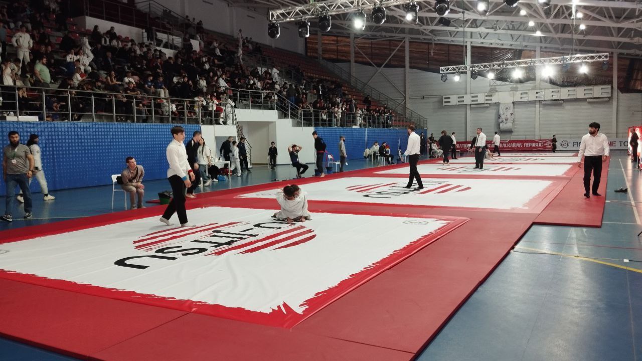 В Универсальном спорткомплексе проходят дебютные для нашей республики чемпионат и первенство СКФО по джиу-джитсу