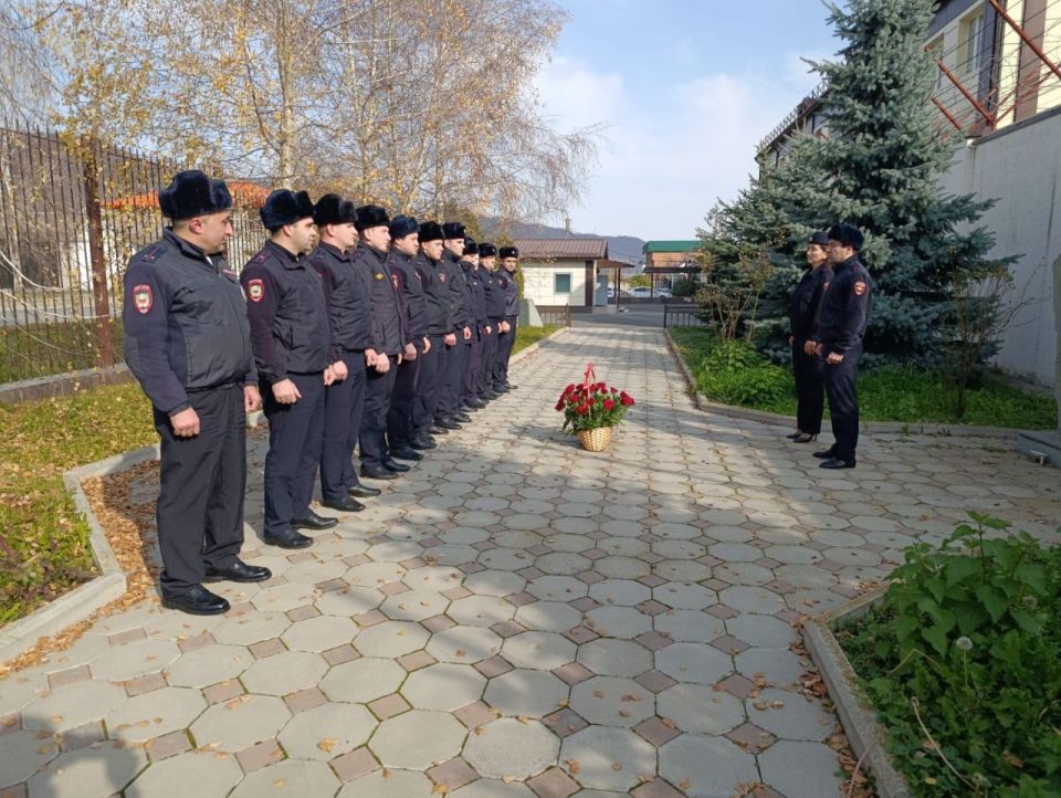 В ОМВД России по Черекскому району почтили память сотрудников органов внутренних дел, погибших при выполнении служебных обязанностей
