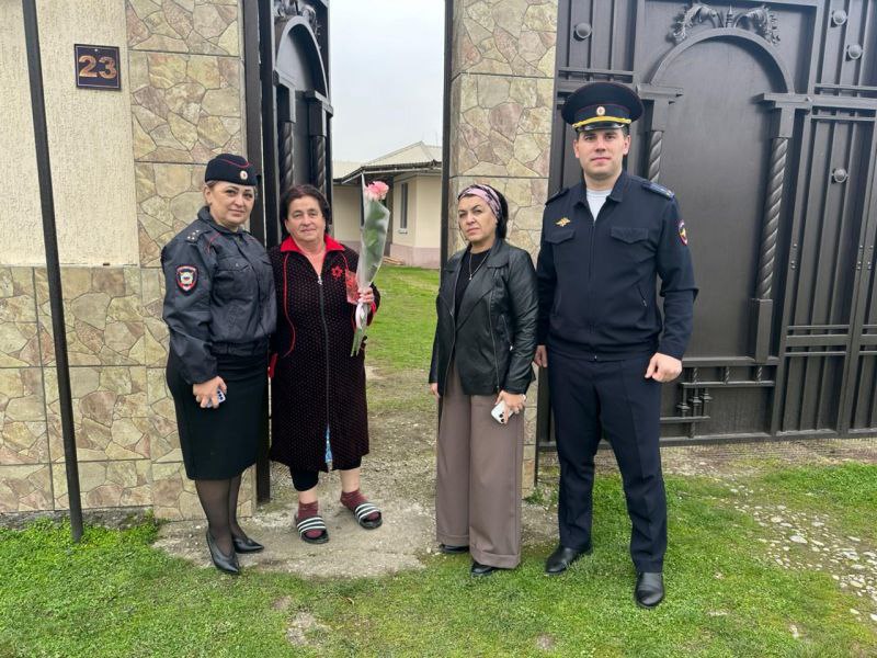 Полицейские Кабардино-Балкарии посетили семьи погибших товарищей Полицейские Кабардино-Балкарии посетили семьи погибших товарищей