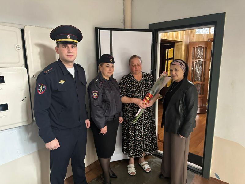 Полицейские Кабардино-Балкарии посетили семьи погибших товарищей Полицейские Кабардино-Балкарии посетили семьи погибших товарищей