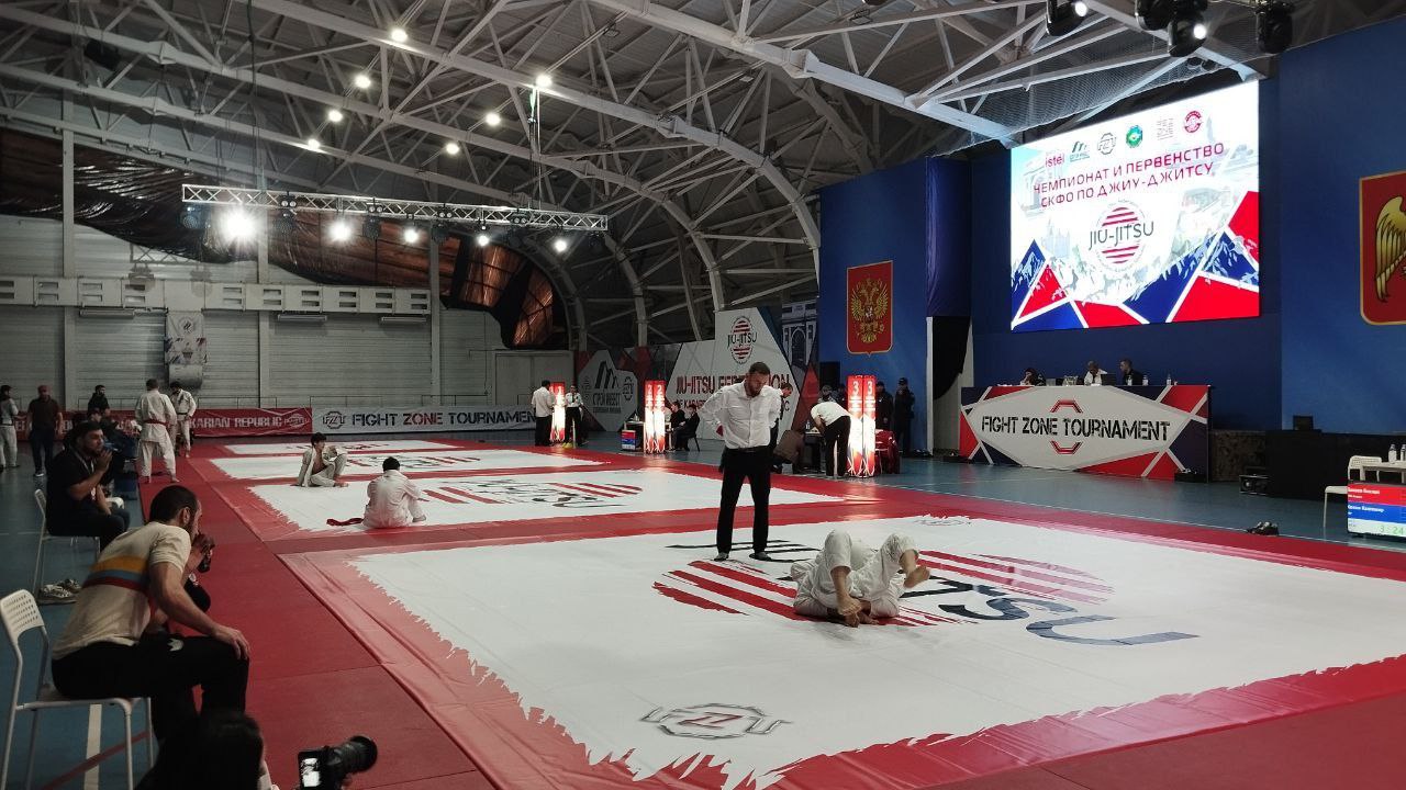 В Универсальном спорткомплексе проходят дебютные для нашей республики чемпионат и первенство СКФО по джиу-джитсу В Универсальном спорткомплексе проходят дебютные для нашей республики чемпионат и первенство СКФО по джиу-джитсу