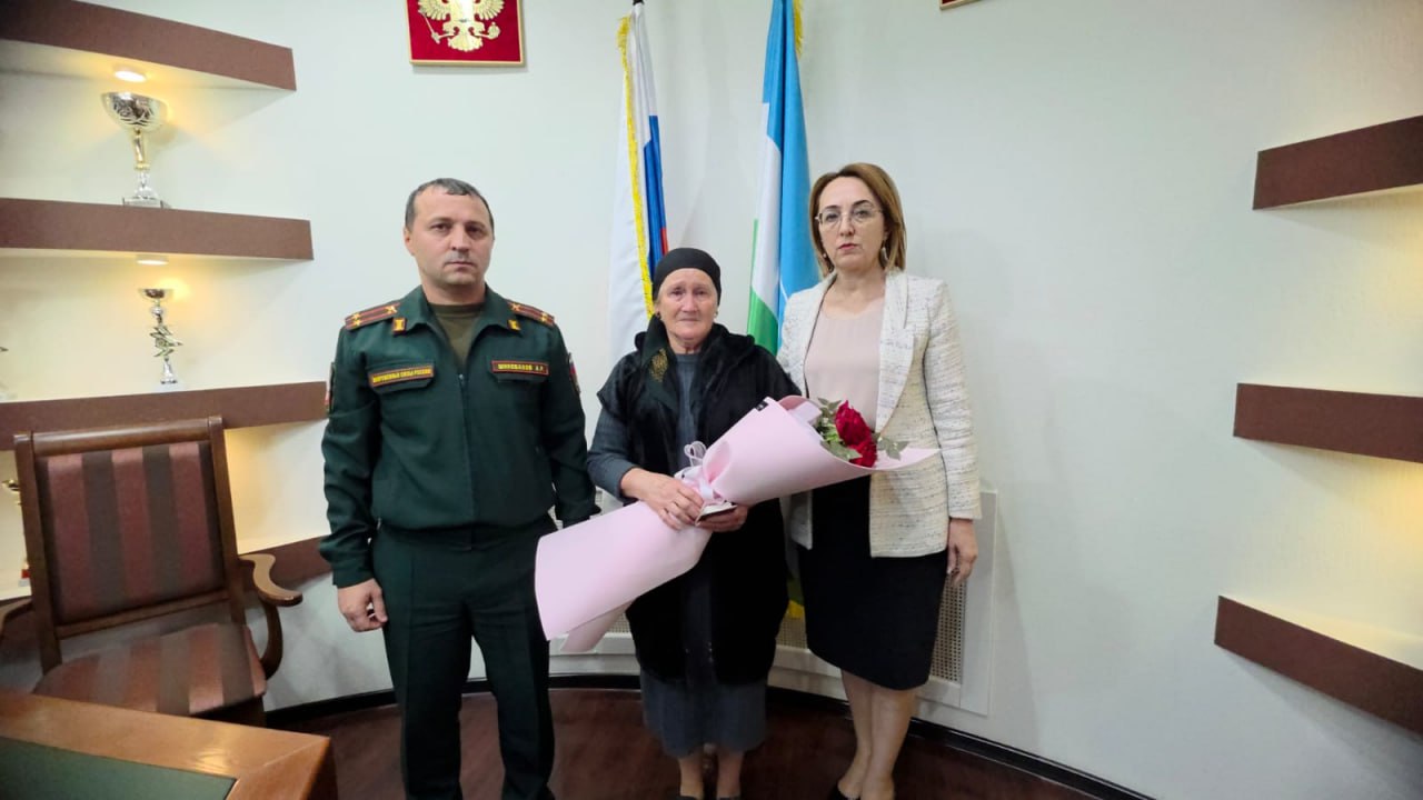 Награды – героям. В Баксанском районе состоялась церемония вручения государственных наград семьям военнослужащих, проявивших мужество и самоотверженность при исполнении воинского долга в ходе специальной военной операции Награды – героям. В Баксанском районе состоялась церемония вручения государственных наград семьям военнослужащих, проявивших мужество и самоотверженность при исполнении воинского долга в ходе специальной военной операции