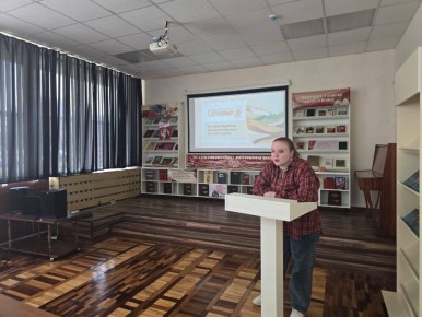 Творчество без границ. В Республиканской юношеской библиотеке им. К. Мечиева состоялась встречаучащихся средней школы №6 г. Нальчика с молодой поэтессой, членом Союза писателей КБР, сотрудником журнала «Солнышко» Мариной...