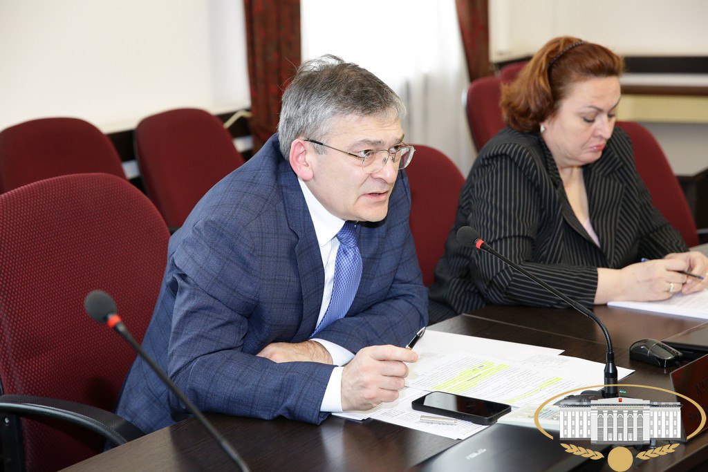 На совместном заседании Комитета Парламента КБР по строительству, жилищно-коммунальному хозяйству и топливно-энергетическому комплексу и Комитета Парламента КБР по промышленности, транспорту, связи и дорожному хозяйству... На совместном заседании Комитета Парламента КБР по строительству, жилищно-коммунальному хозяйству и топливно-энергетическому комплексу и Комитета Парламента КБР по промышленности, транспорту, связи и дорожному хозяйству...