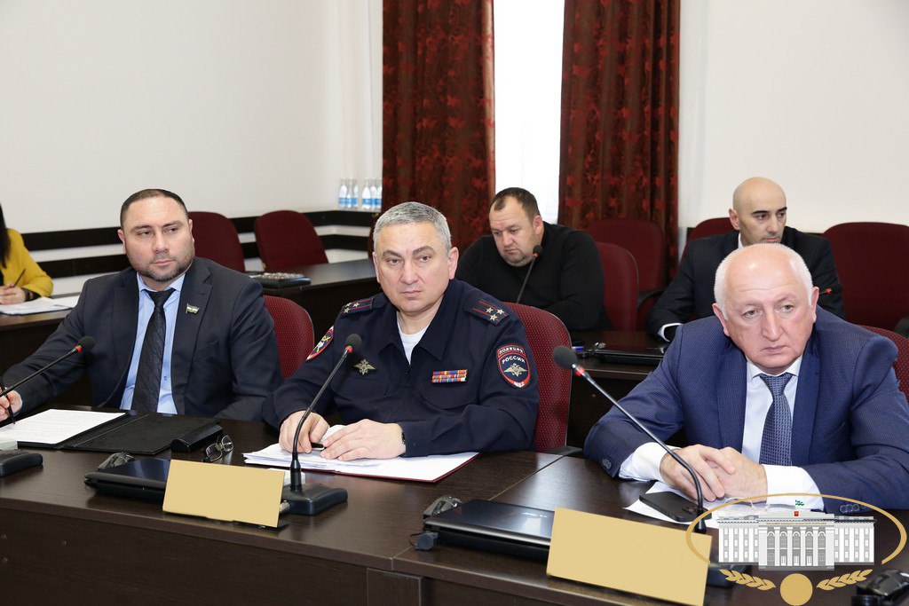 На совместном заседании Комитета Парламента КБР по строительству, жилищно-коммунальному хозяйству и топливно-энергетическому комплексу и Комитета Парламента КБР по промышленности, транспорту, связи и дорожному хозяйству... На совместном заседании Комитета Парламента КБР по строительству, жилищно-коммунальному хозяйству и топливно-энергетическому комплексу и Комитета Парламента КБР по промышленности, транспорту, связи и дорожному хозяйству...